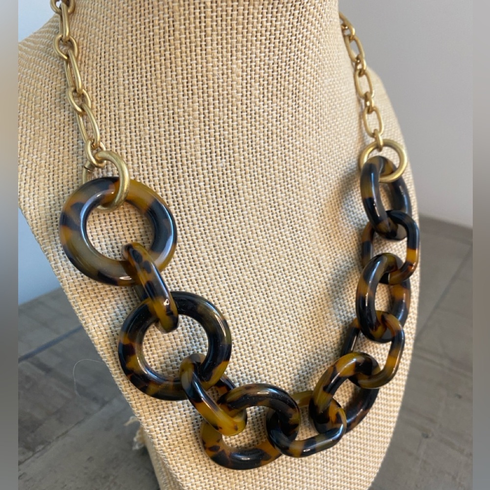 J. Crew Tortoise Shell Acrylic Link Loops Gold Tone Chain Statement Necklace 18” - Picture 3 of 10